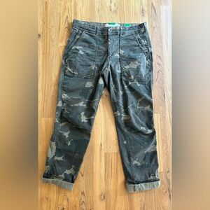 Anthropologie Wanderer Cargo Green Camouflage Crop Pant size 27